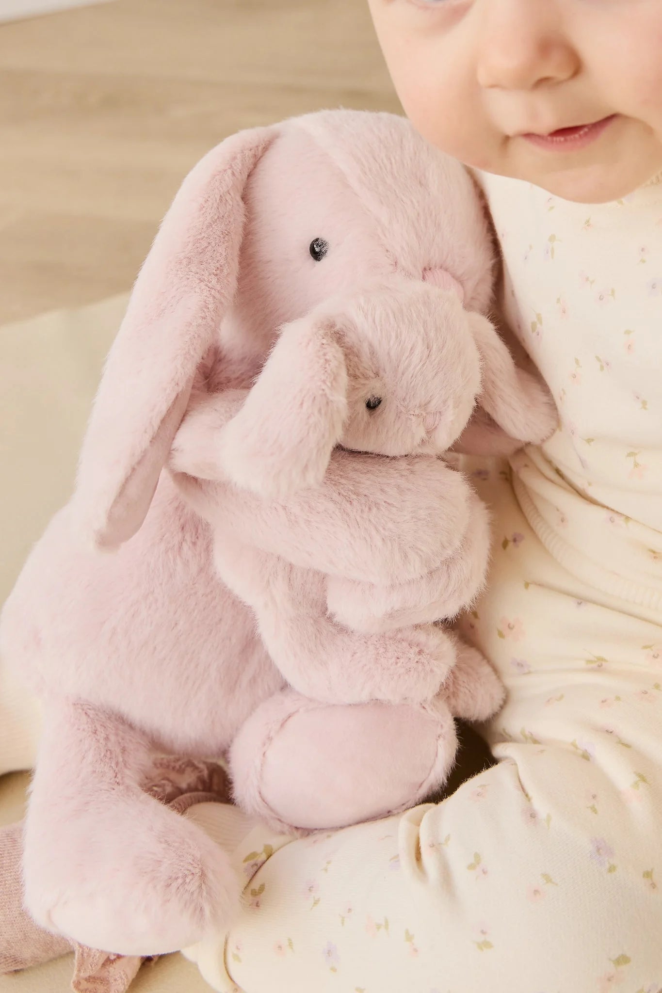 Snuggle Bunnies Frankie the hugging